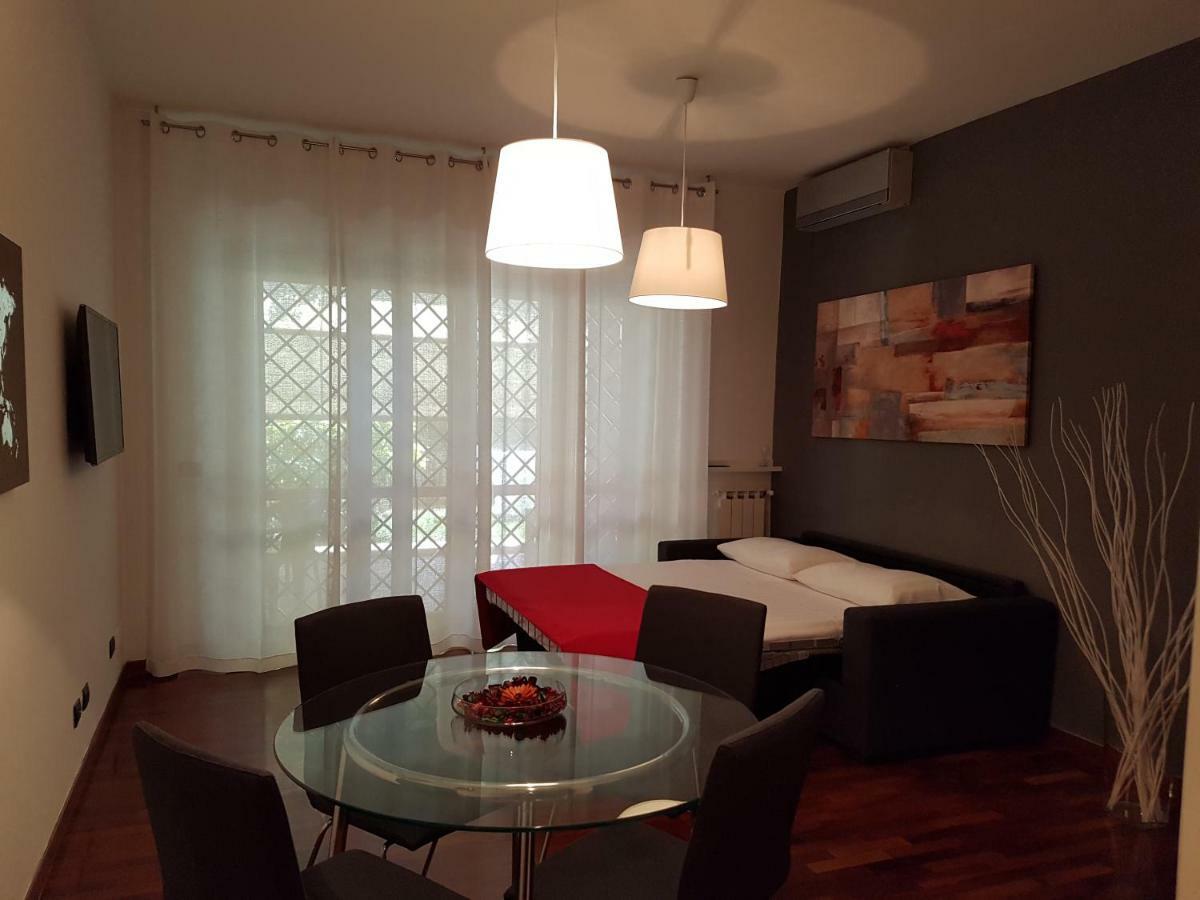 Stoccolma 11 Airport And Fiera Apartment Фиумичино Екстериор снимка