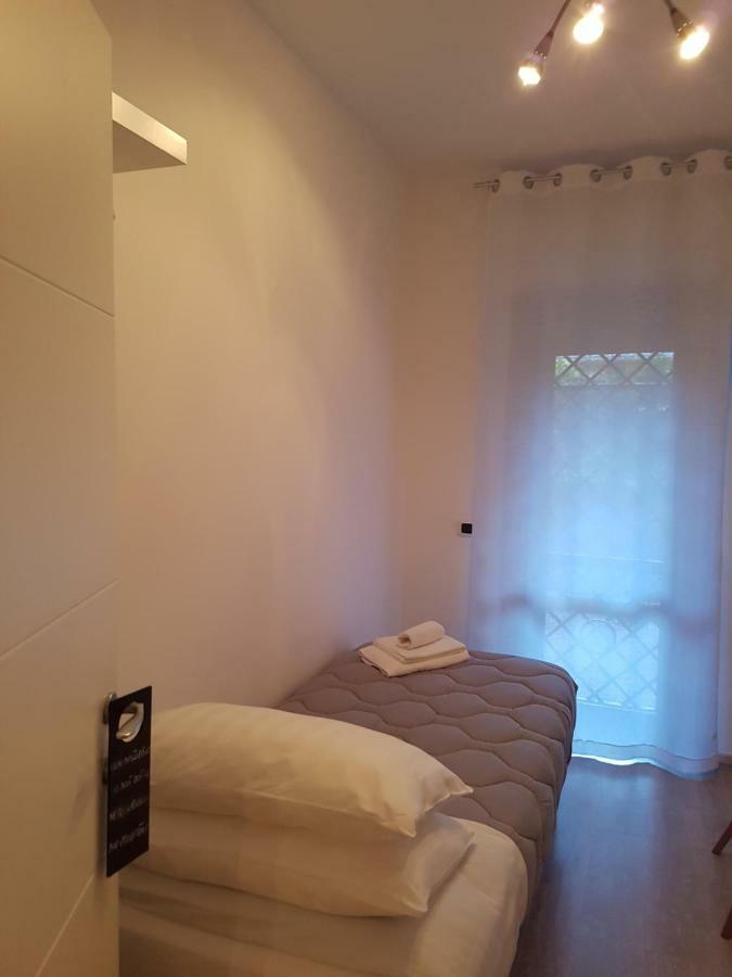 Stoccolma 11 Airport And Fiera Apartment Фиумичино Екстериор снимка